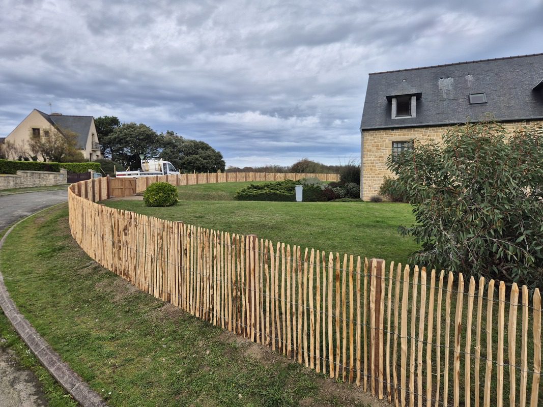 clôture-pavillon-bois allée pavée sur mesure